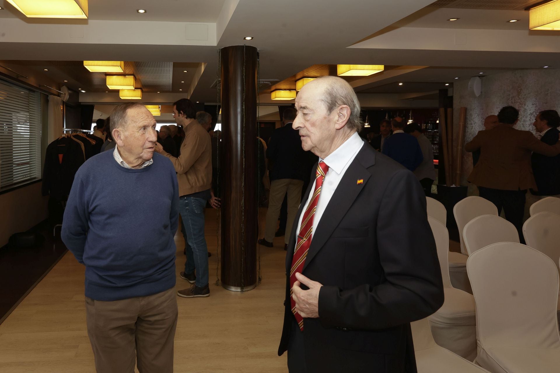 Roberto Canella, leyenda rojiblanca: así recibió la insignia de oro de los veteranos del Sporting