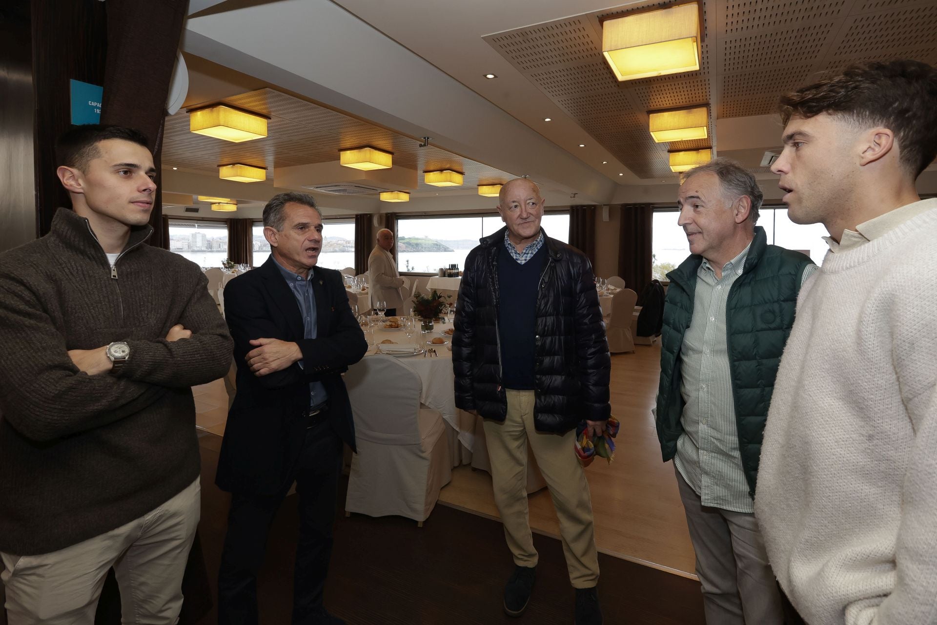 Roberto Canella, leyenda rojiblanca: así recibió la insignia de oro de los veteranos del Sporting