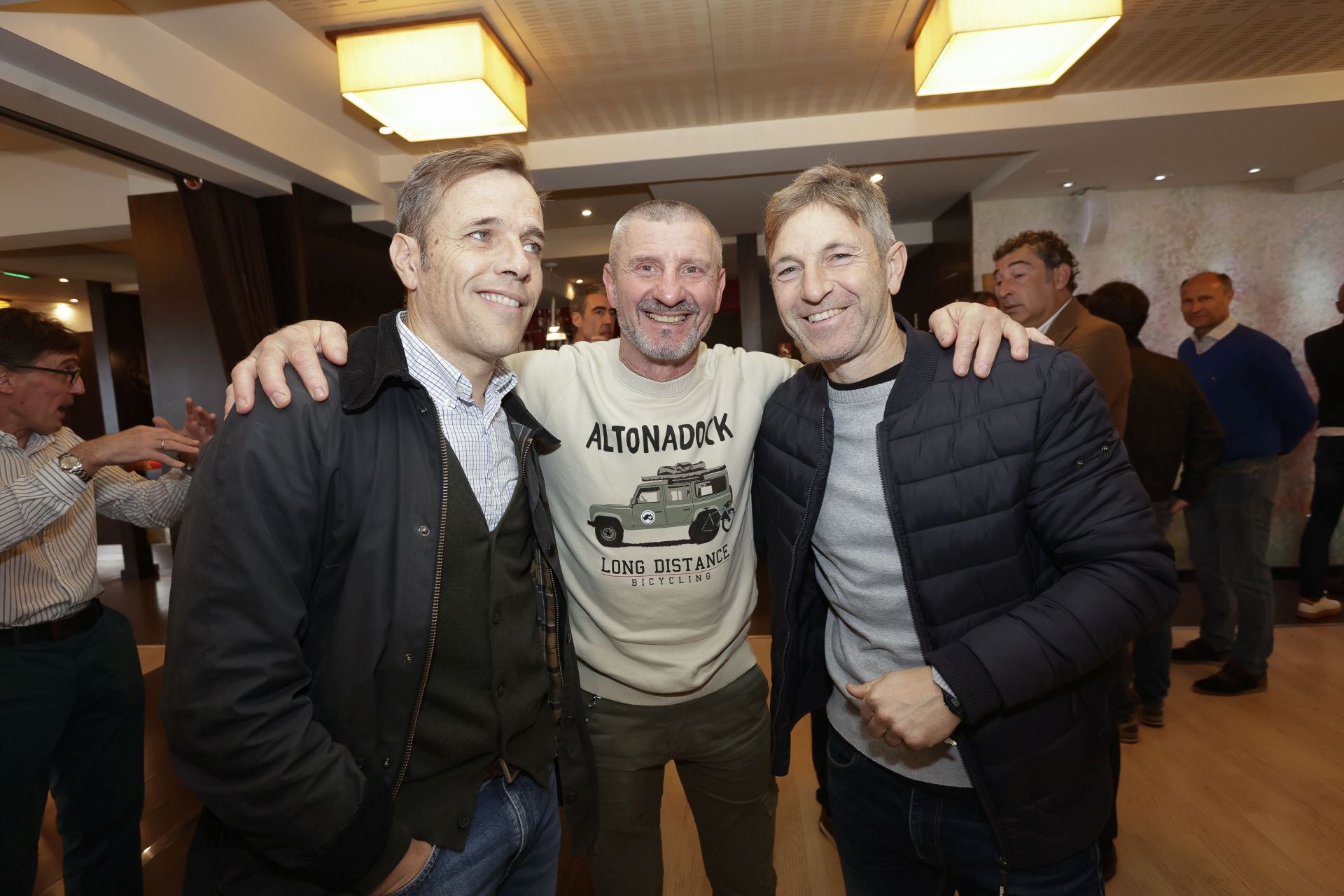 Roberto Canella, leyenda rojiblanca: así recibió la insignia de oro de los veteranos del Sporting