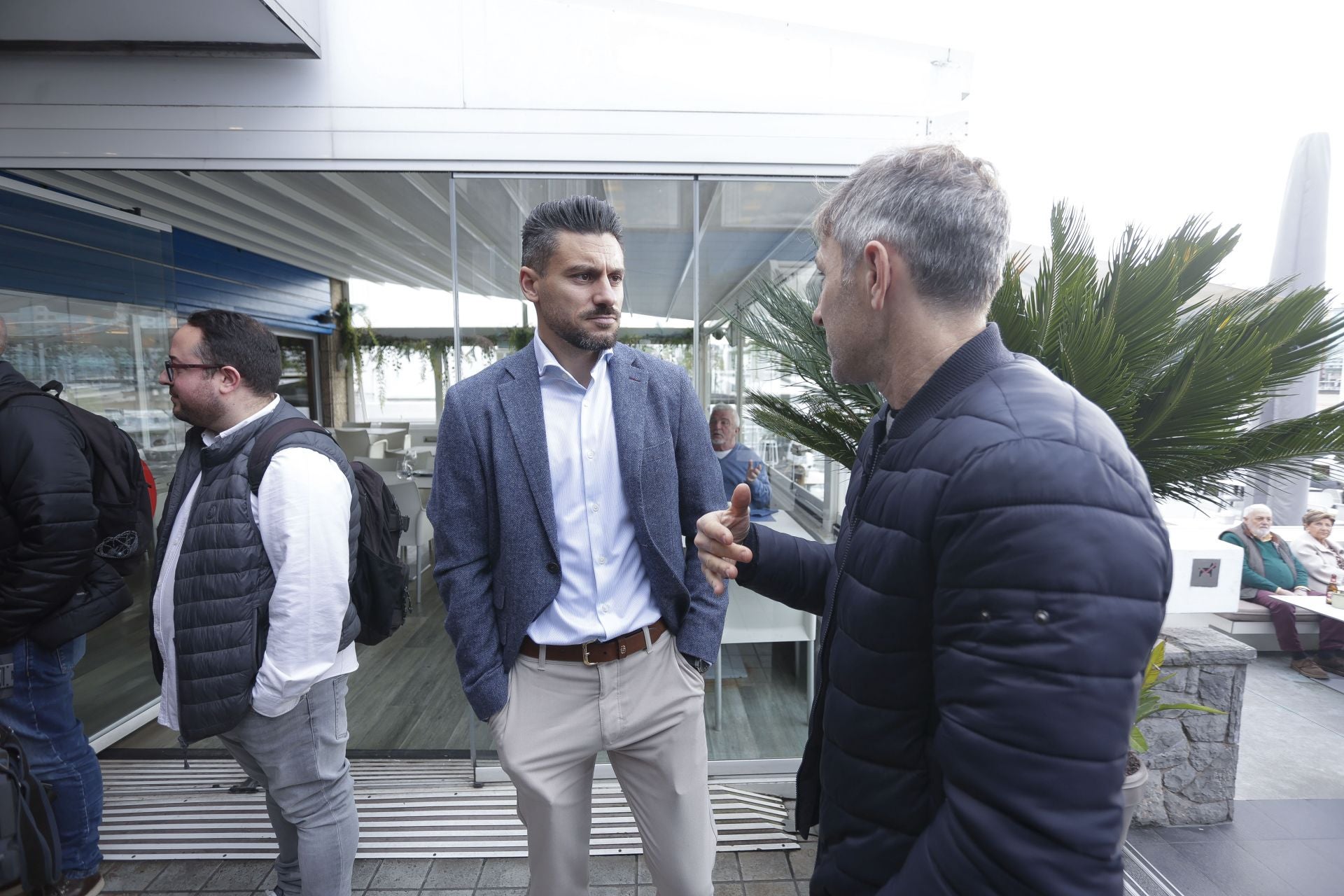 Roberto Canella, leyenda rojiblanca: así recibió la insignia de oro de los veteranos del Sporting