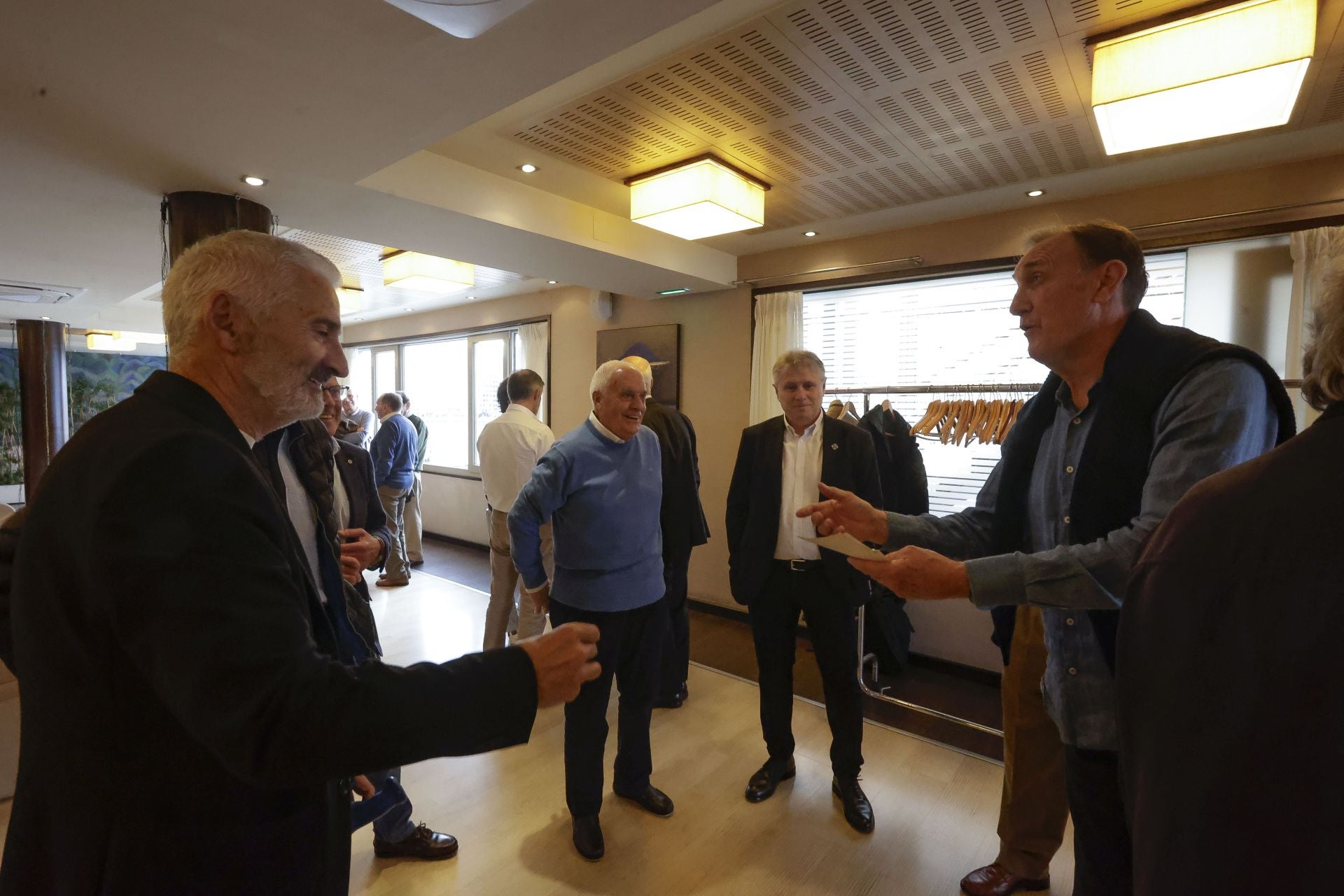 Roberto Canella, leyenda rojiblanca: así recibió la insignia de oro de los veteranos del Sporting