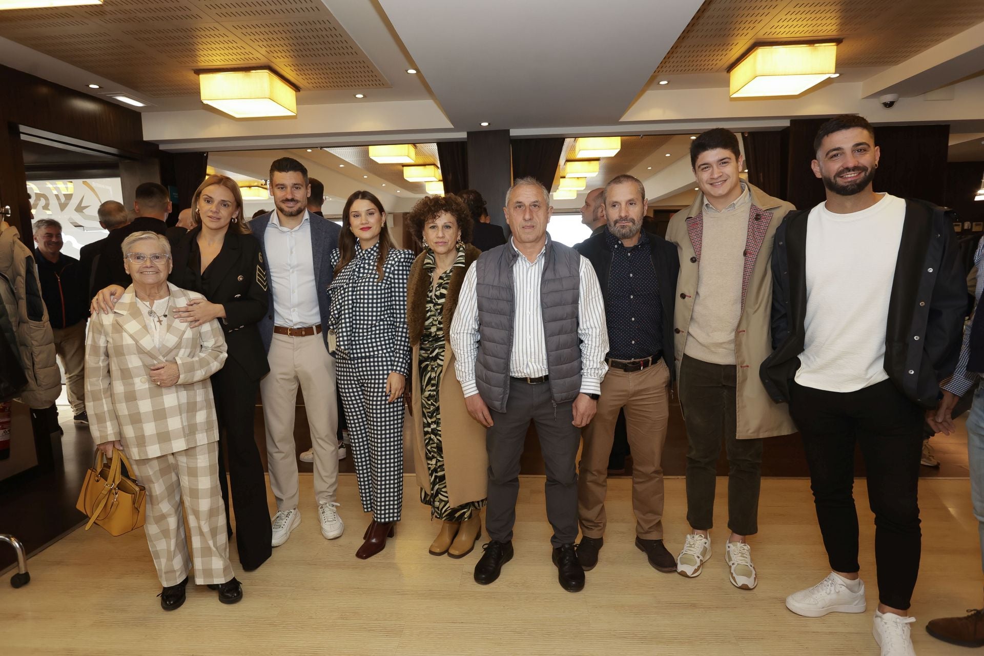 Roberto Canella, leyenda rojiblanca: así recibió la insignia de oro de los veteranos del Sporting