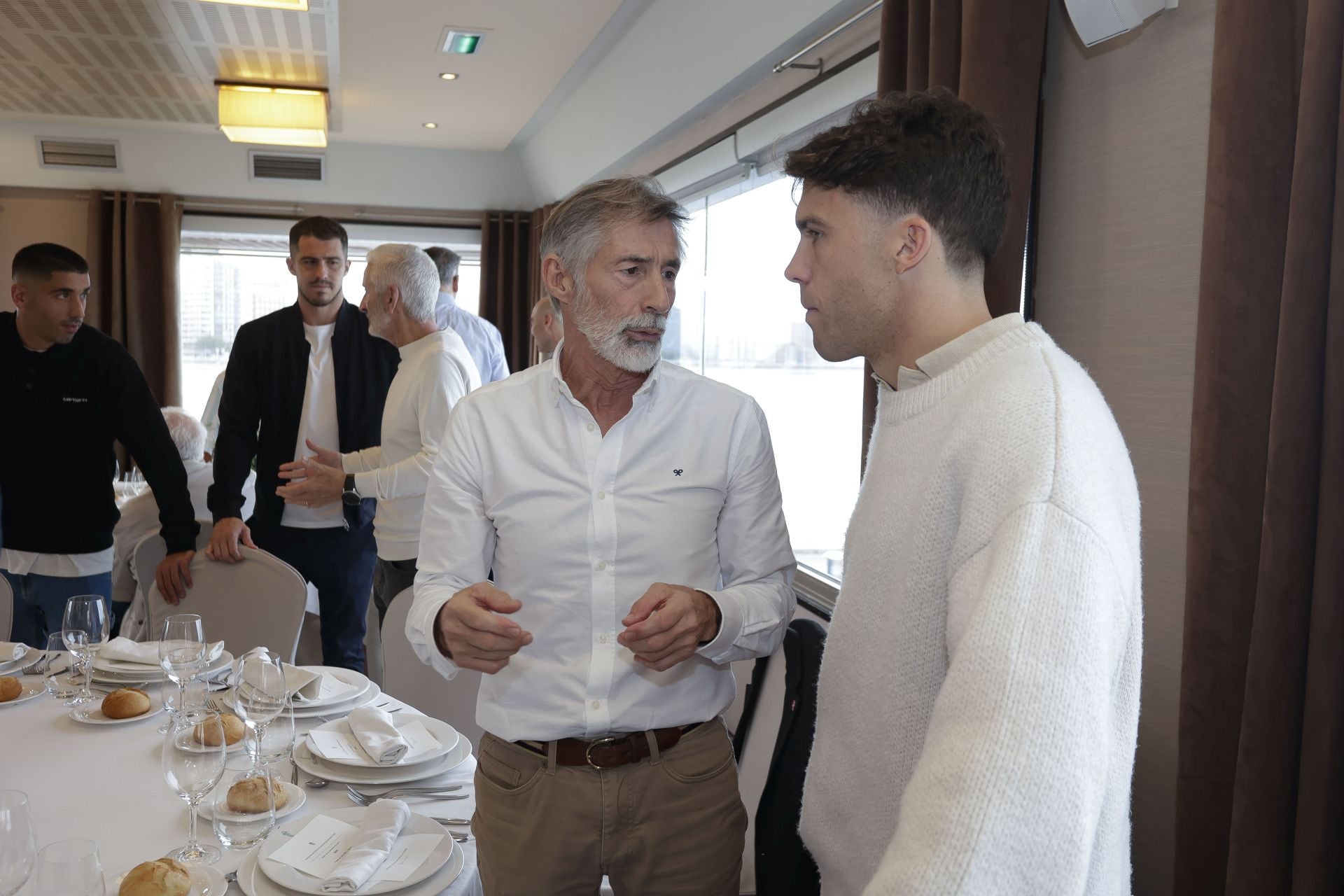 Roberto Canella, leyenda rojiblanca: así recibió la insignia de oro de los veteranos del Sporting