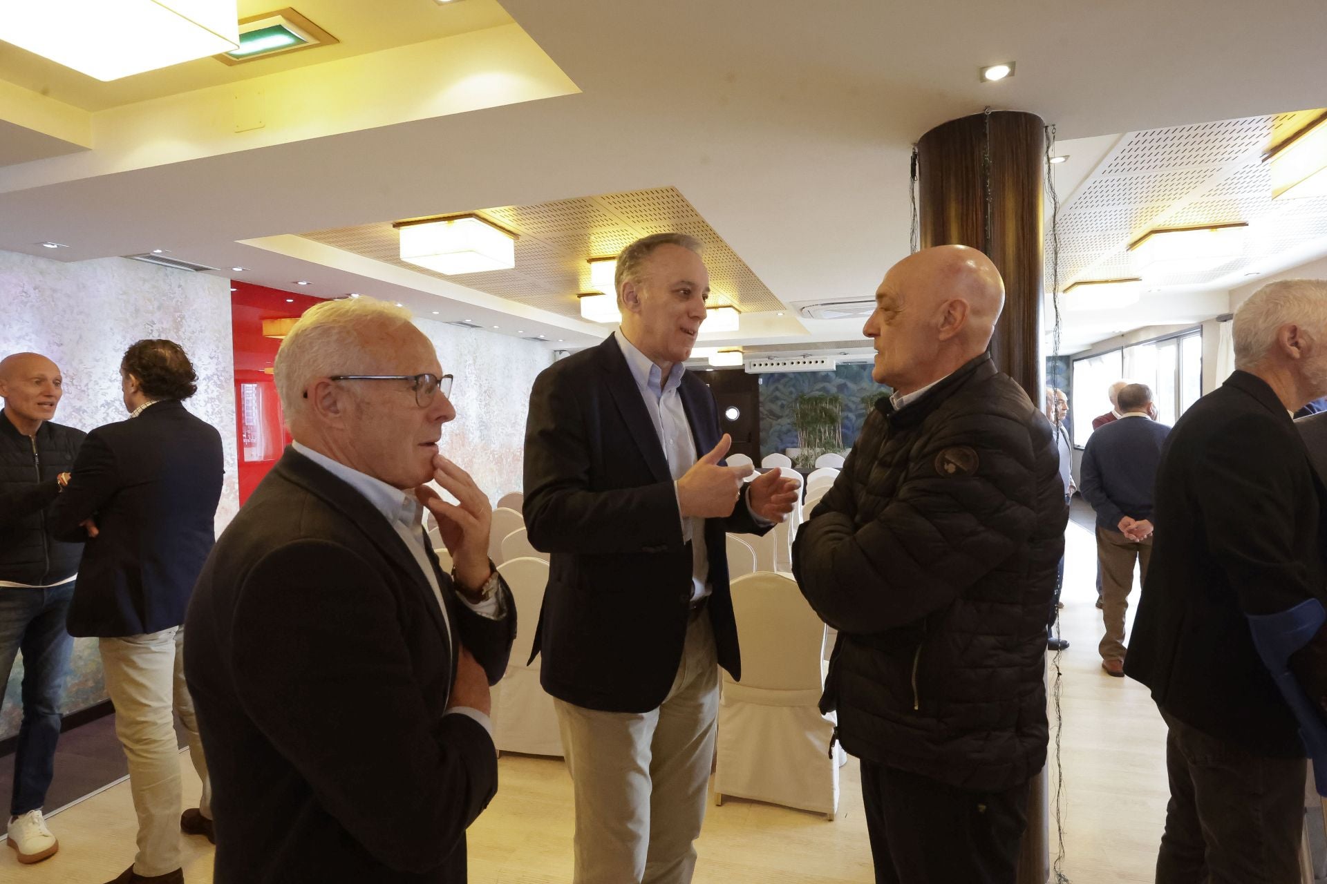 Roberto Canella, leyenda rojiblanca: así recibió la insignia de oro de los veteranos del Sporting
