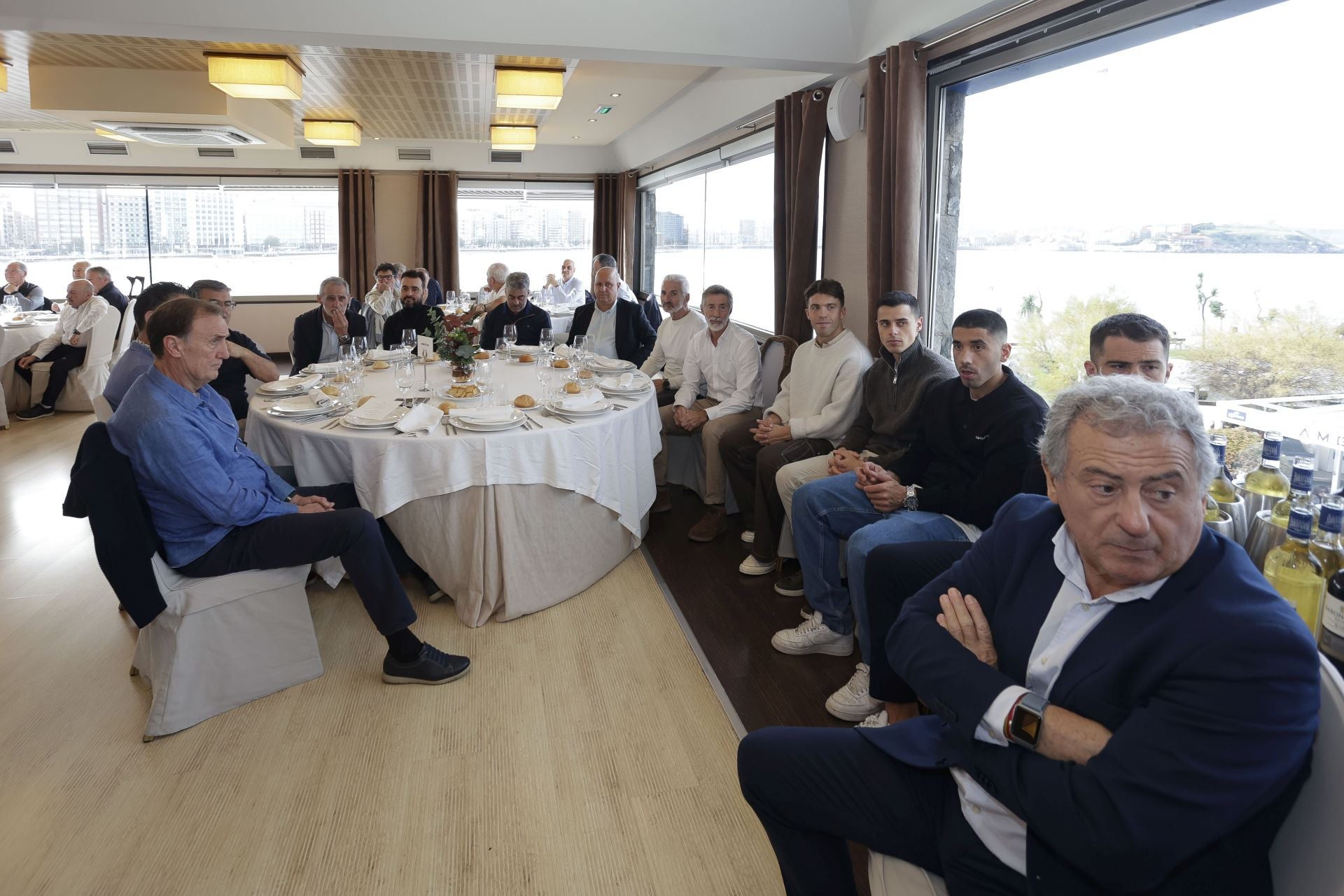 Roberto Canella, leyenda rojiblanca: así recibió la insignia de oro de los veteranos del Sporting