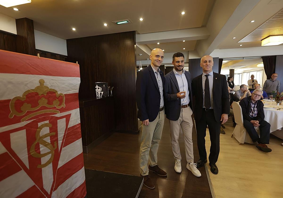 Roberto Canella, leyenda rojiblanca: así recibió la insignia de oro de los veteranos del Sporting