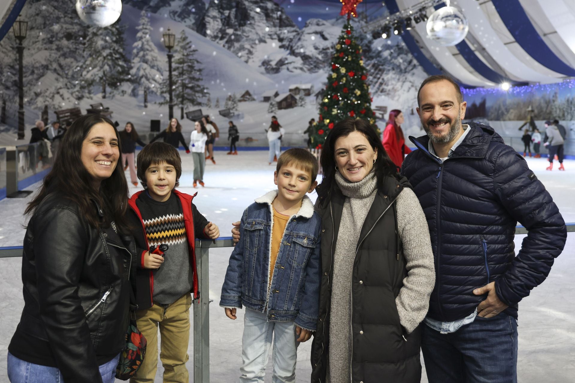 El espectacular despliegue de luces navideñas conquista a los gijoneses