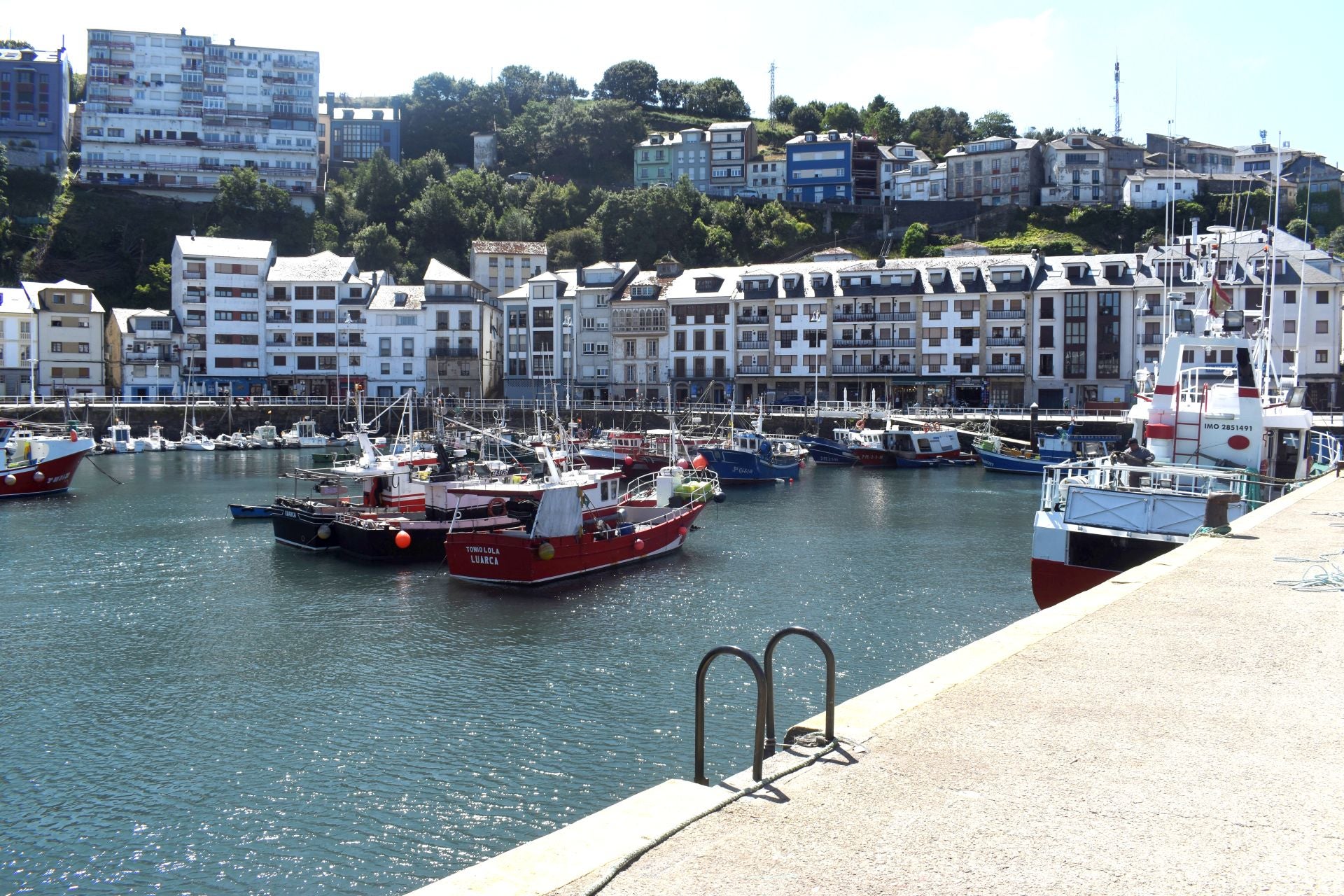 Reconocimiento al Turismo Activo. Luarca ha desarrollado un turismo activo de calidad, con rutas de senderismo, actividades marítimas y una oferta adaptada a todos los públicos. Este galardón resalta su capacidad de atraer a visitantes amantes de la naturaleza y el deporte. 