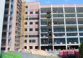 El nuevo edificio en obras al que irán las consultas externas, el bloque quirúrgico, las Urgencias y los servicios básicos, del hospital de Cabueñes.