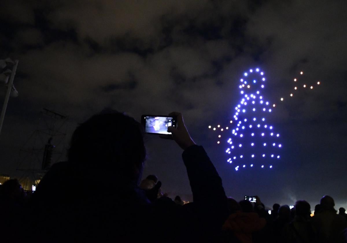 Volverá a celebrarse un espectáculo navideño de drones sobre la ría de Avilés.