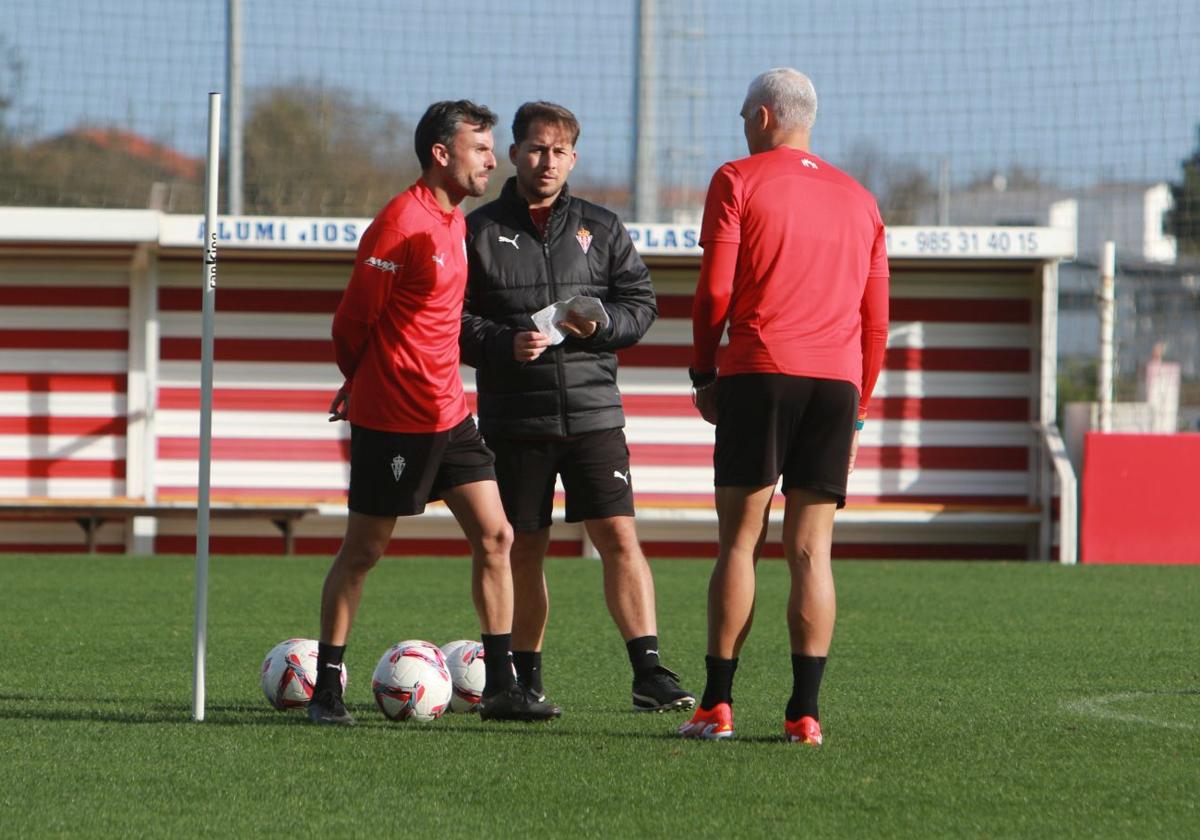 Albés: «Mañana el Sporting tiene que apretar en Santander, las victorias traen más victorias»