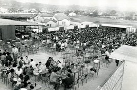 La terraza, con aforo para más de 4.000 personas, era un punto de encuentro obligado en verano.