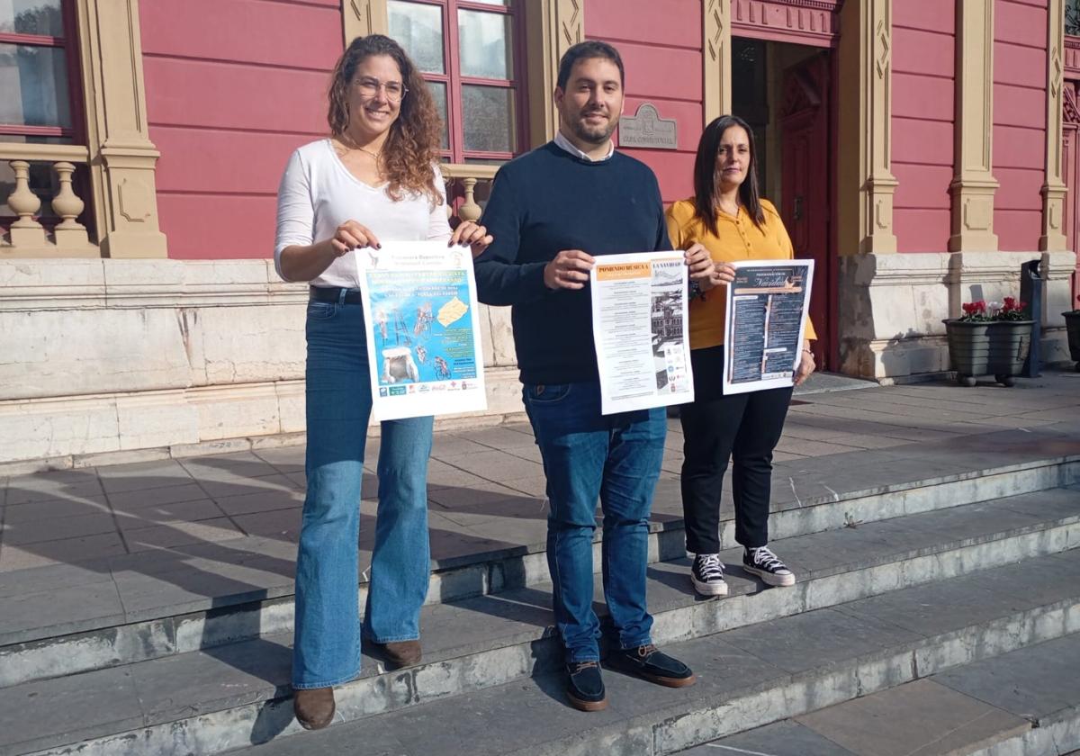 Aldana Rancaño, David González y Paula Riobello presentaron el programa de actividades para las navidades.