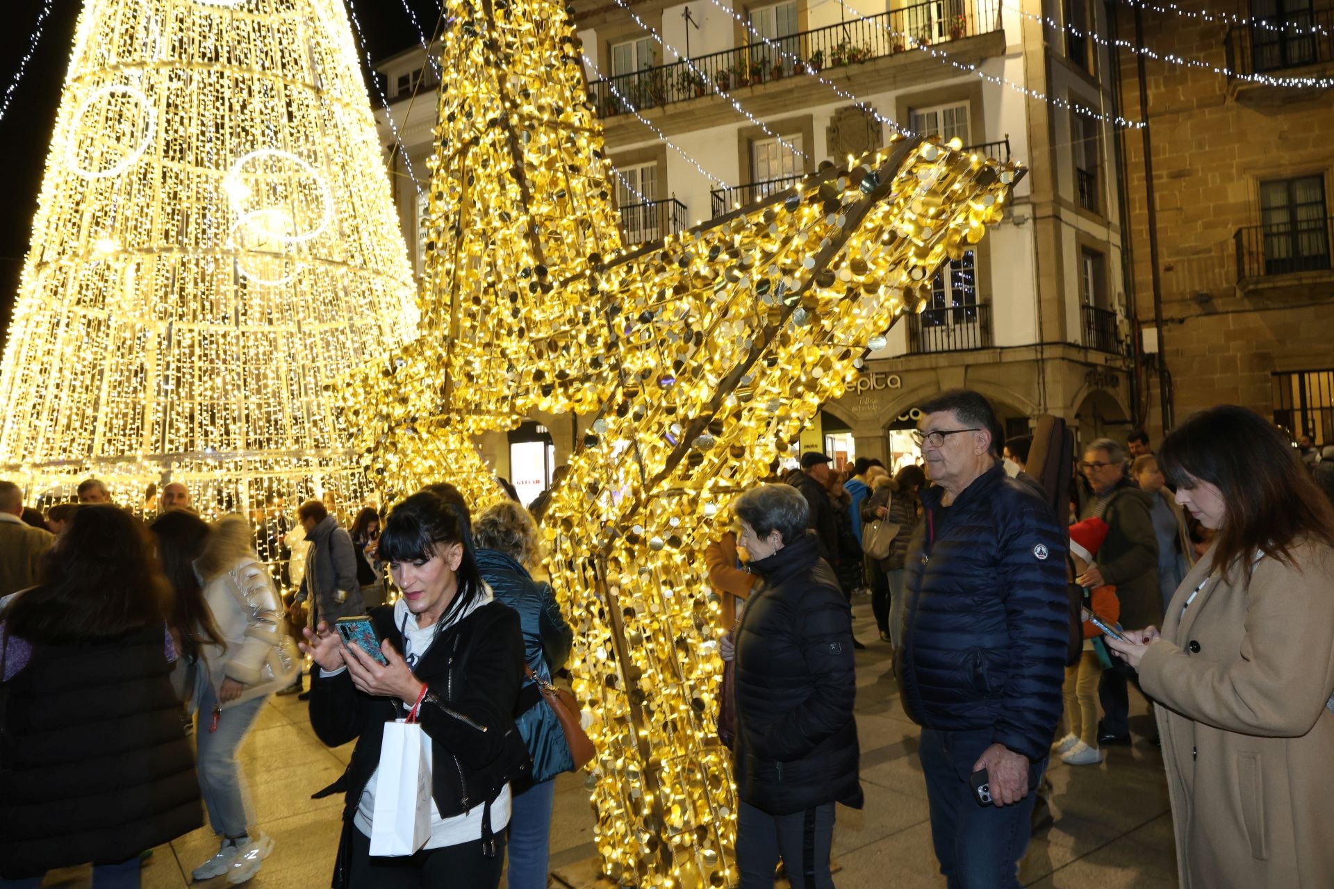 Las luces de Navidad de Avilés, en imágenes