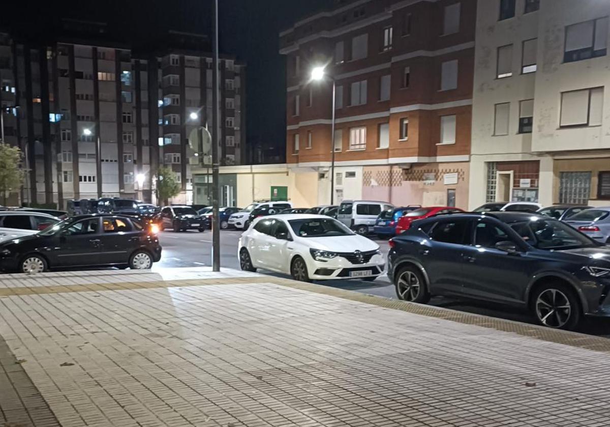 Amplio despliegue policial en Gijón por una compleja intervención en un piso del Polígono de Pumarín