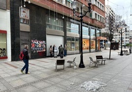 Estado de las luces de la calle Corrida esta mañana.