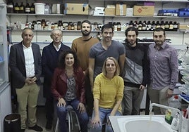 (De izquierda a derecha) Víctor Manuel González Suárez, José Ignacio Rodríguez García, Víctor Calero Martín, Ángel Francisco del Río Álvarez, Gerard Villarroya Piqué e Iván Fernández Vega. Delante, María Teresa Fernández Sánchez y Esther Serrano Pertierra. Integran también el Centro BME José Ramón Villar Flecha, Antonello Novelli Ciotti, Enrique de la Cal Marín, María del Carmen Blanco López y Pablo García Marcos.