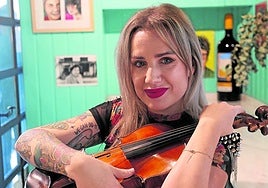 Silvia Carbajal, en la plaza de El Fontán.