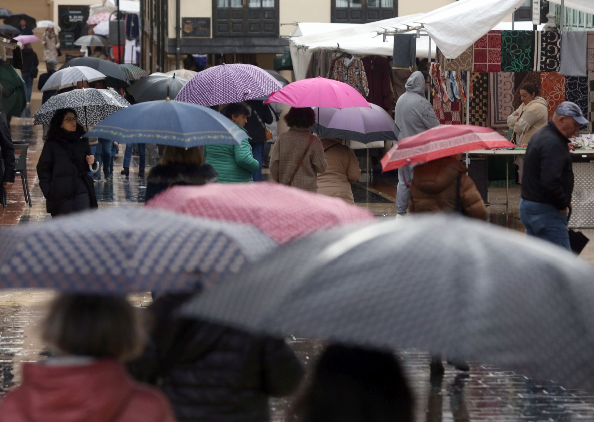 El primer temporal invernal en Asturias: nieve, fuerte viento y lluvia