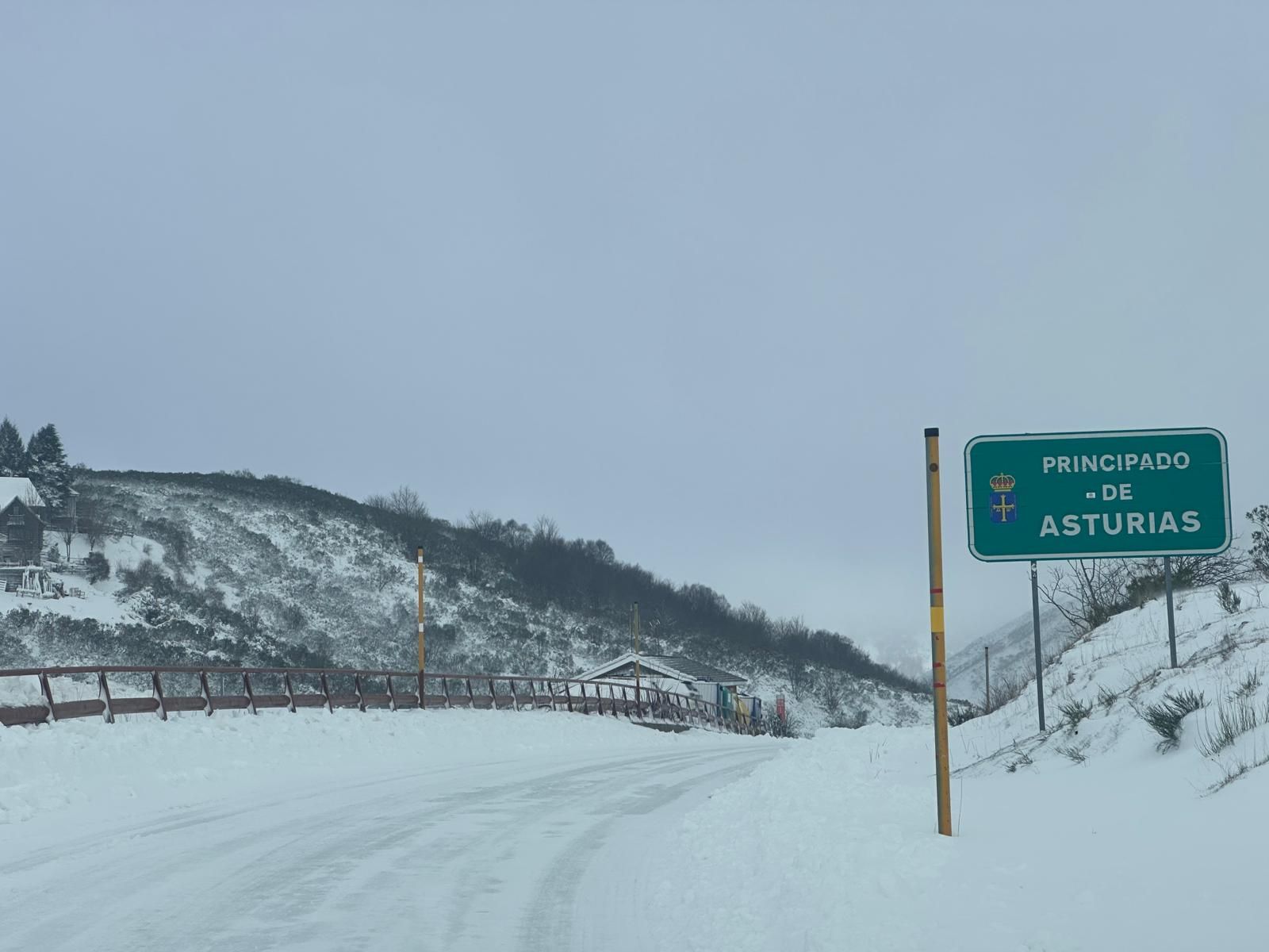 El primer temporal invernal en Asturias: nieve, fuerte viento y lluvia