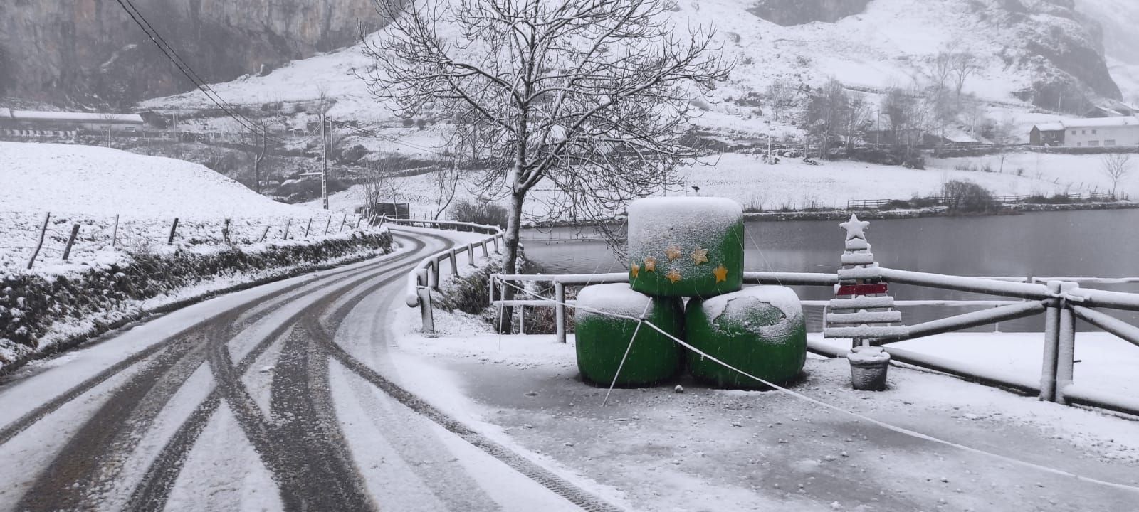 El primer temporal invernal en Asturias: nieve, fuerte viento y lluvia