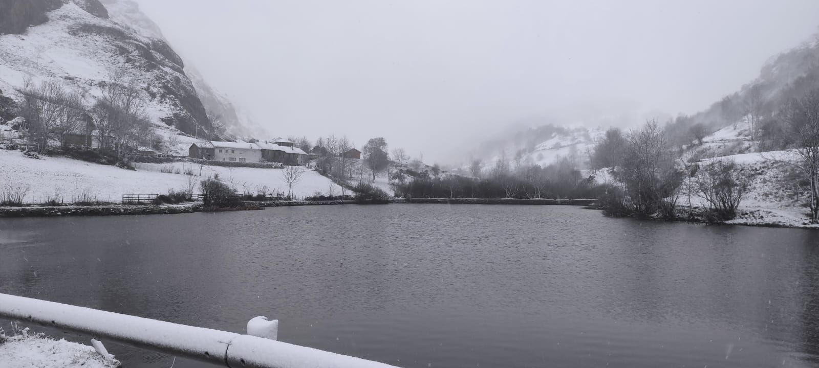 El primer temporal invernal en Asturias: nieve, fuerte viento y lluvia