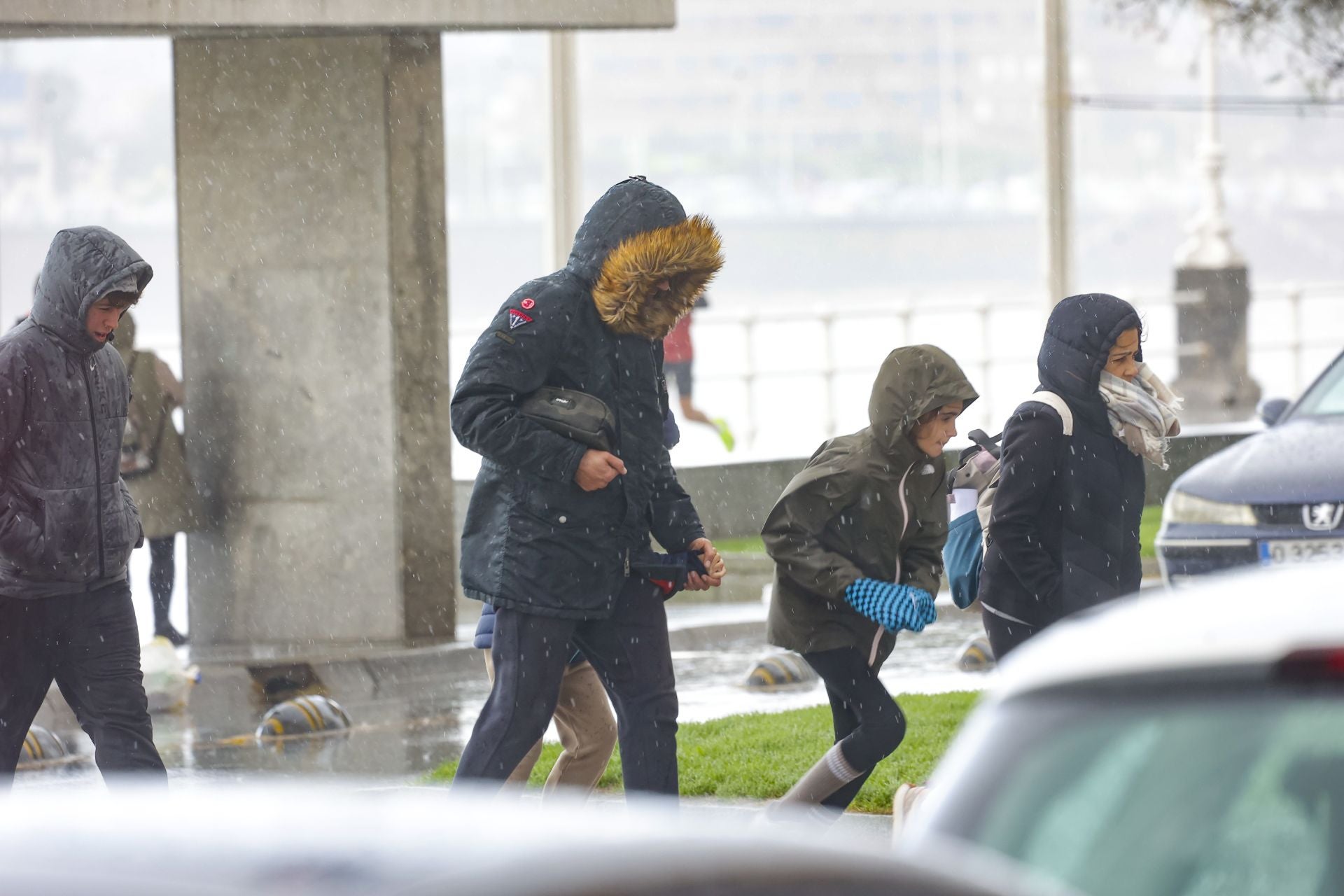 El primer temporal invernal en Asturias: nieve, fuerte viento y lluvia