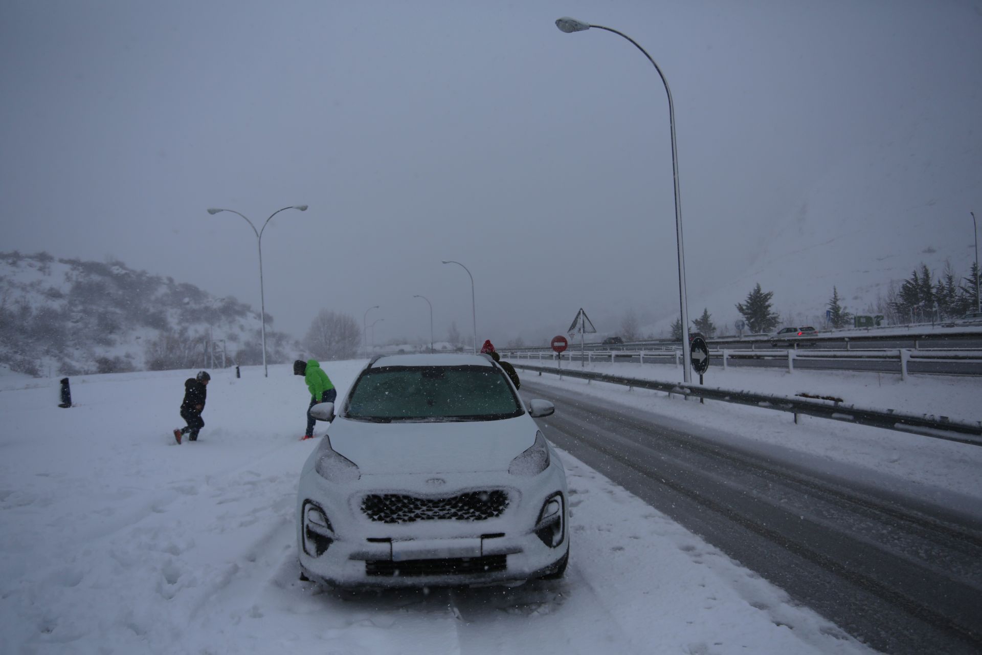 Nieve, lluvia y mucho frío en lo peor del temporal en Asturias