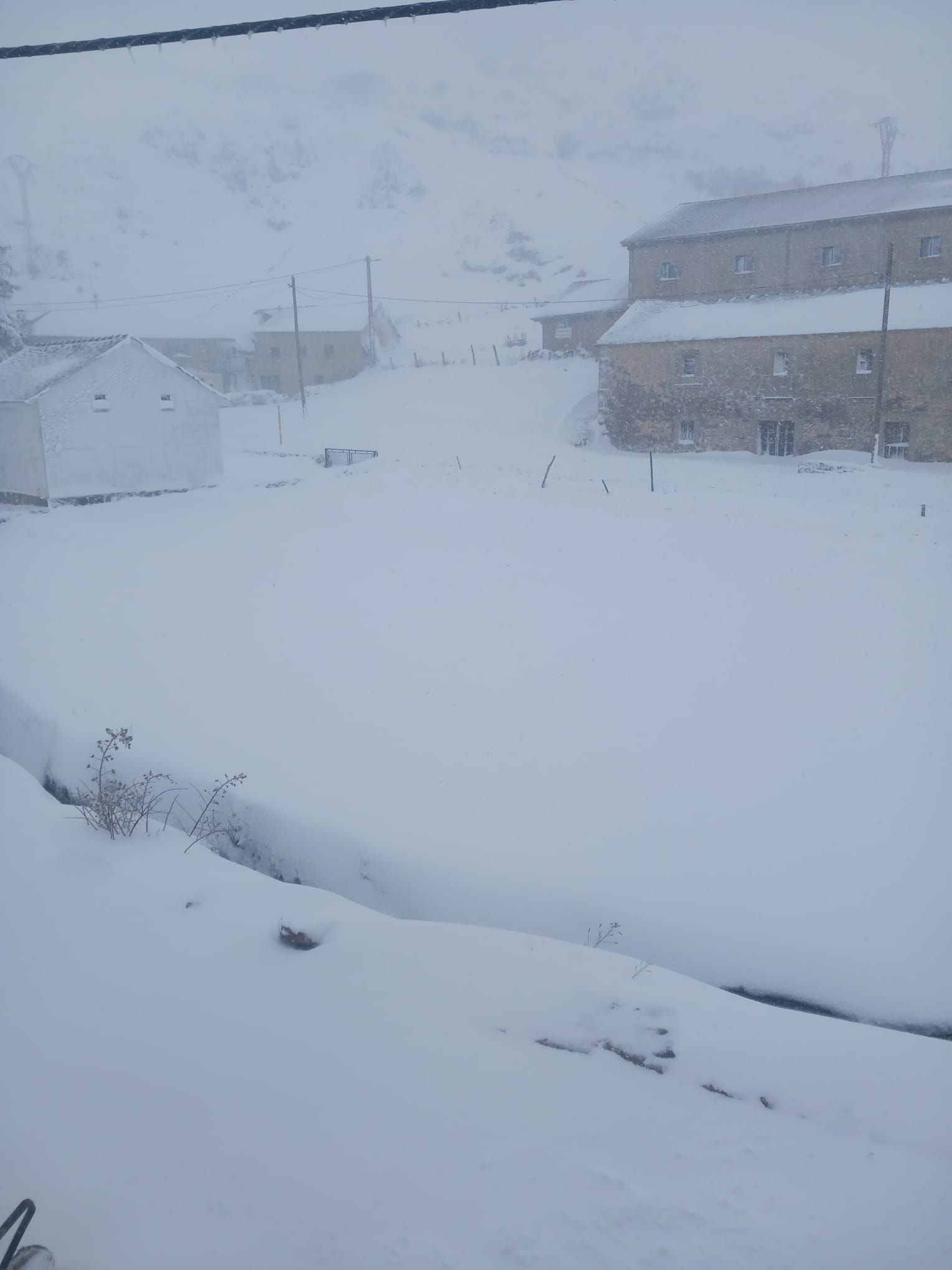 Nieve, lluvia y mucho frío en lo peor del temporal en Asturias