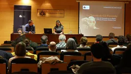 La historiadora Sara Martin impartió la conferencia en el Centro de Estudios Universitarios de Avilés.