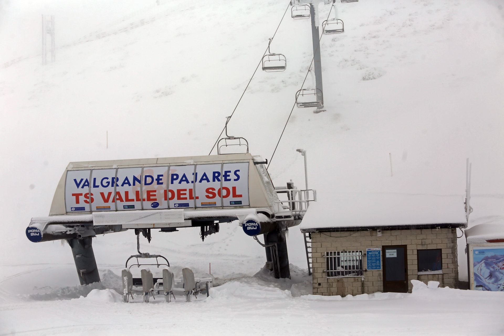 El blanco manda: la estación de esquí de Pajares, preparada para abrir