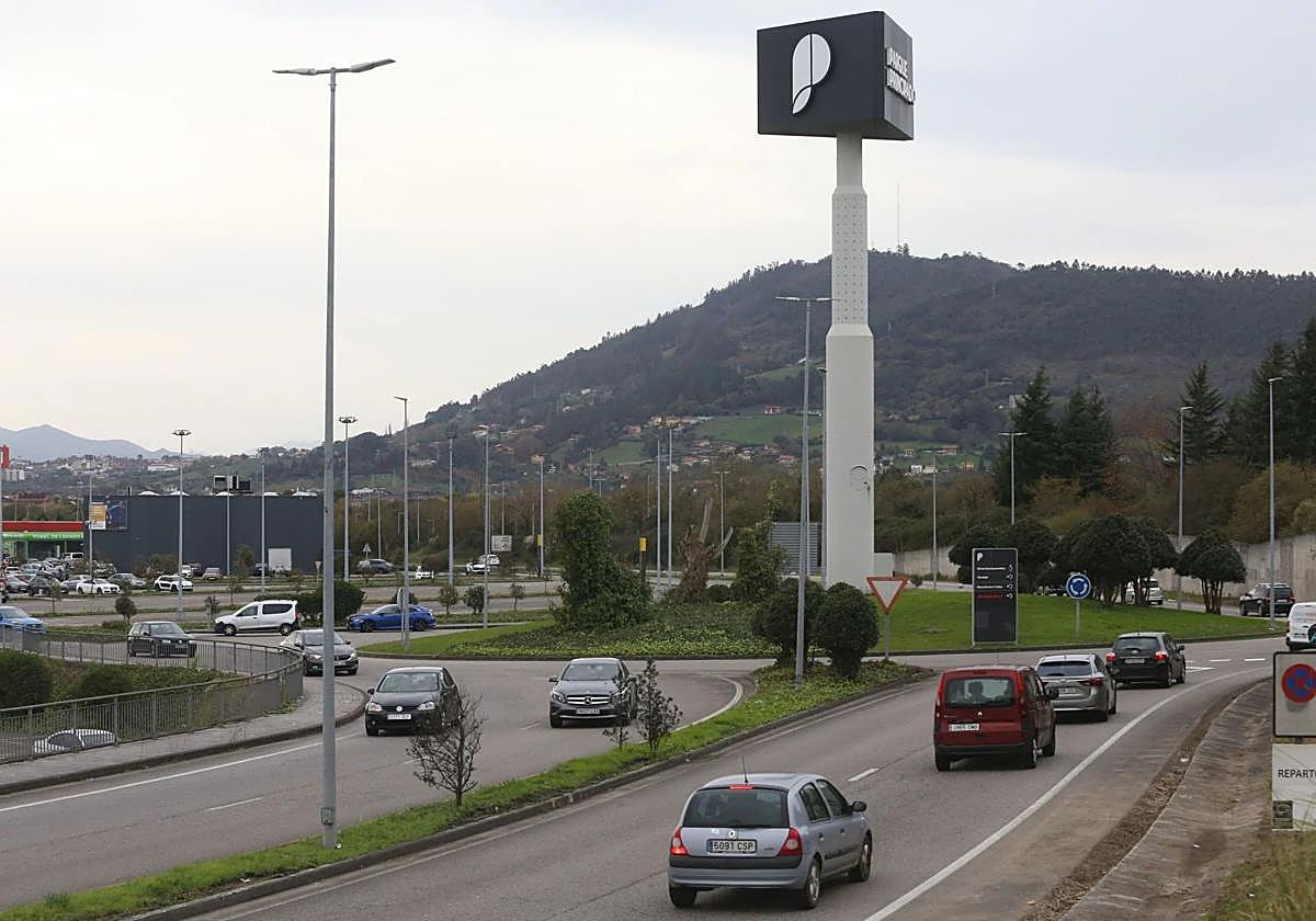 Accesos al centro comercial Parque Principado.