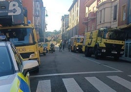 Bomberos y Policía Local, en el lugar de los hechos.