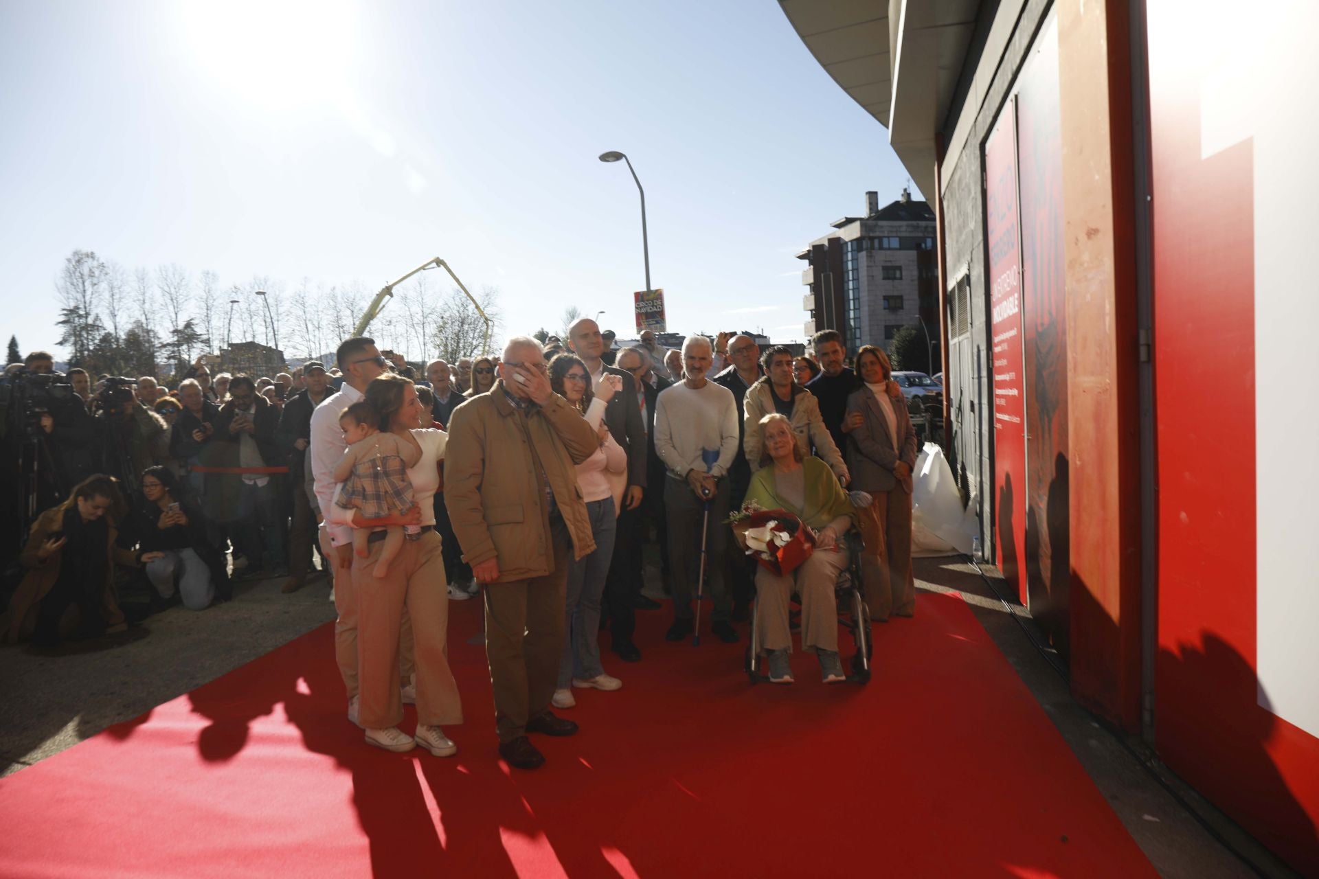 La puerta 11 de El Molinón ya lleva el nombre de Enzo Ferrero