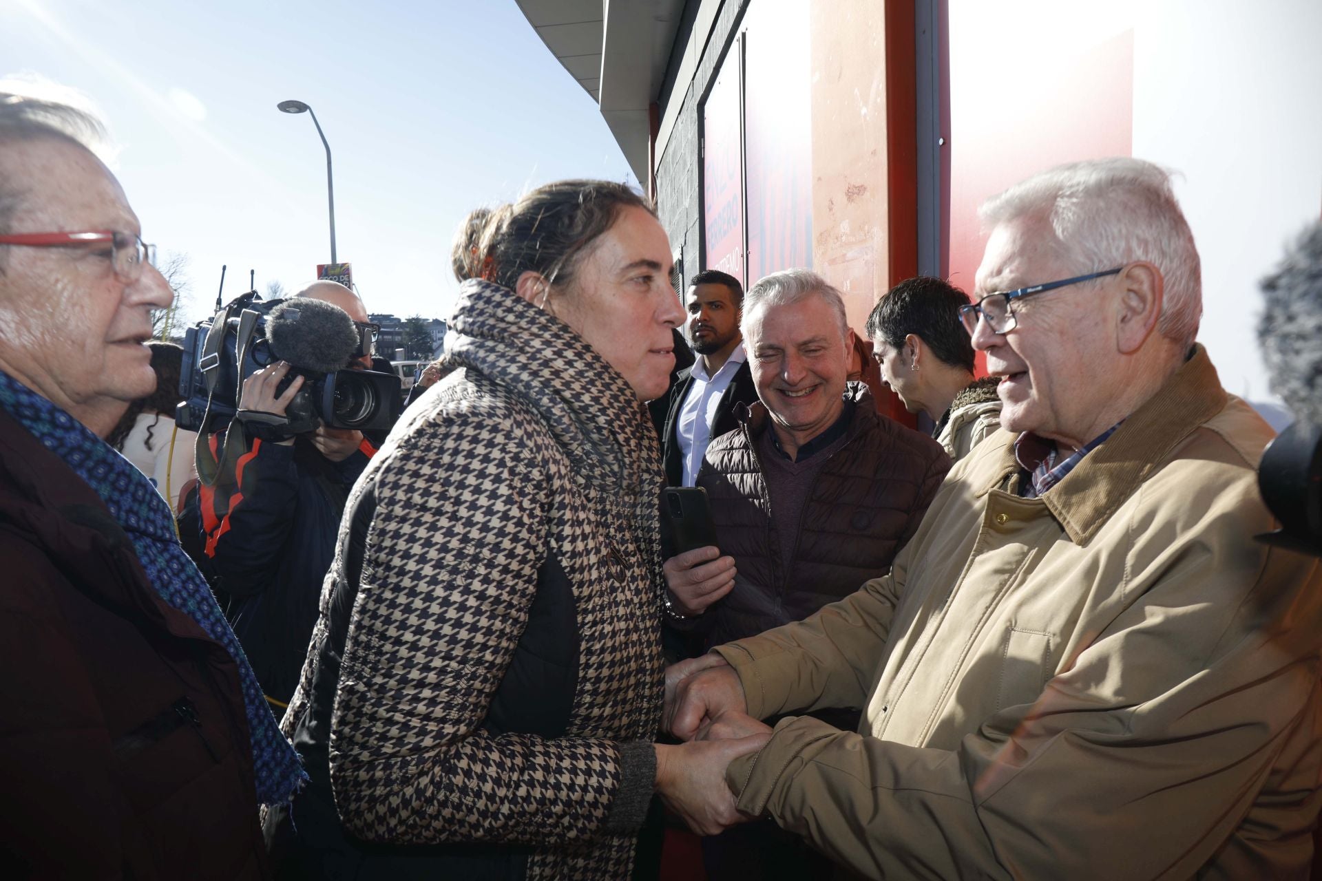 La puerta 11 de El Molinón ya lleva el nombre de Enzo Ferrero