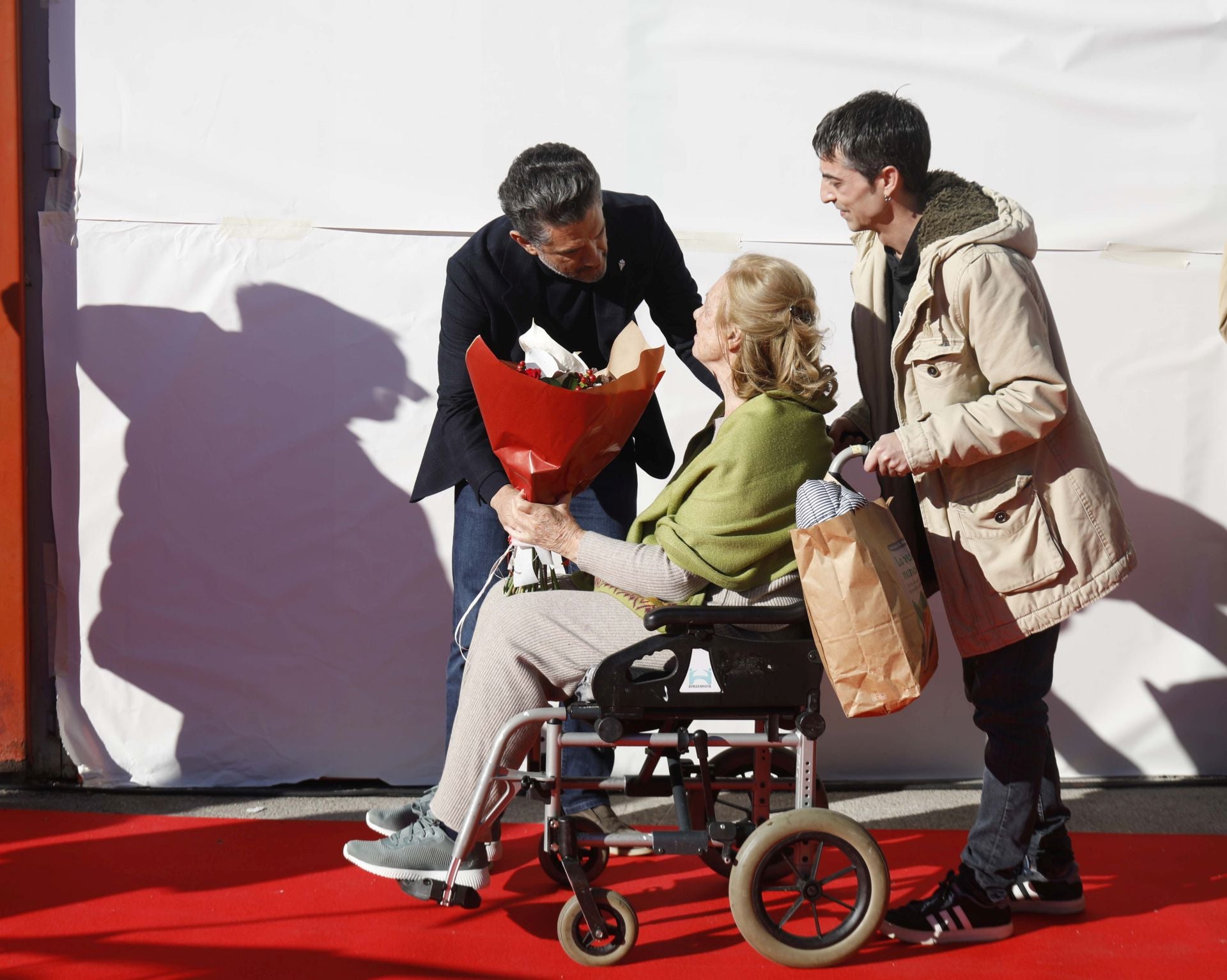 La puerta 11 de El Molinón ya lleva el nombre de Enzo Ferrero