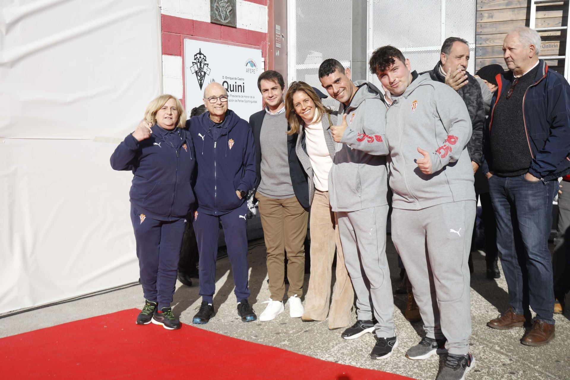 La puerta 11 de El Molinón ya lleva el nombre de Enzo Ferrero