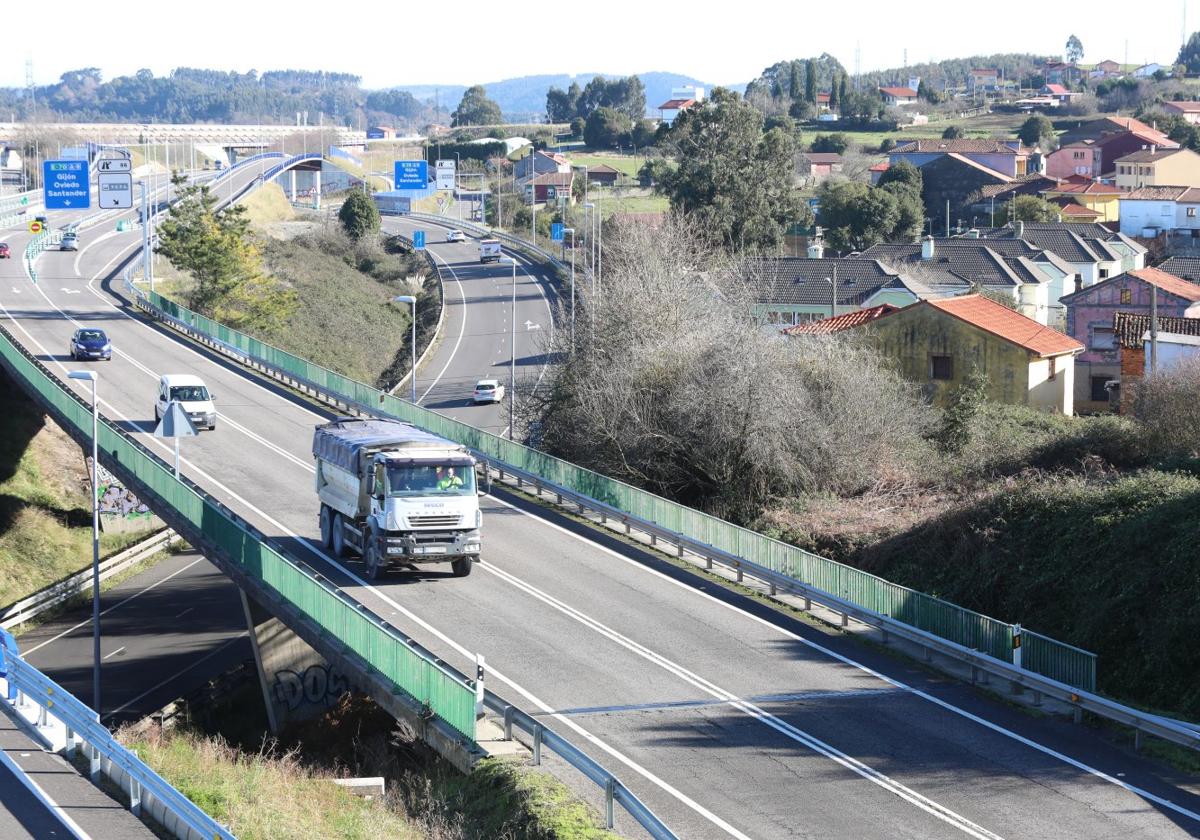 El Ministerio de Transportes adjudica 300 metros de barrera sonora para Llaranes