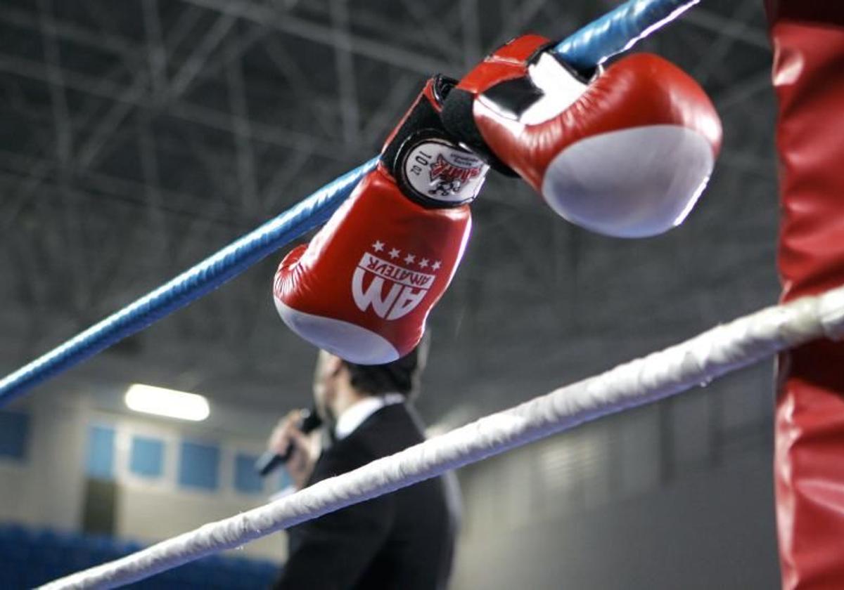 Piedras Blancas acoge una velada con boxeadores de élite y catorce combates