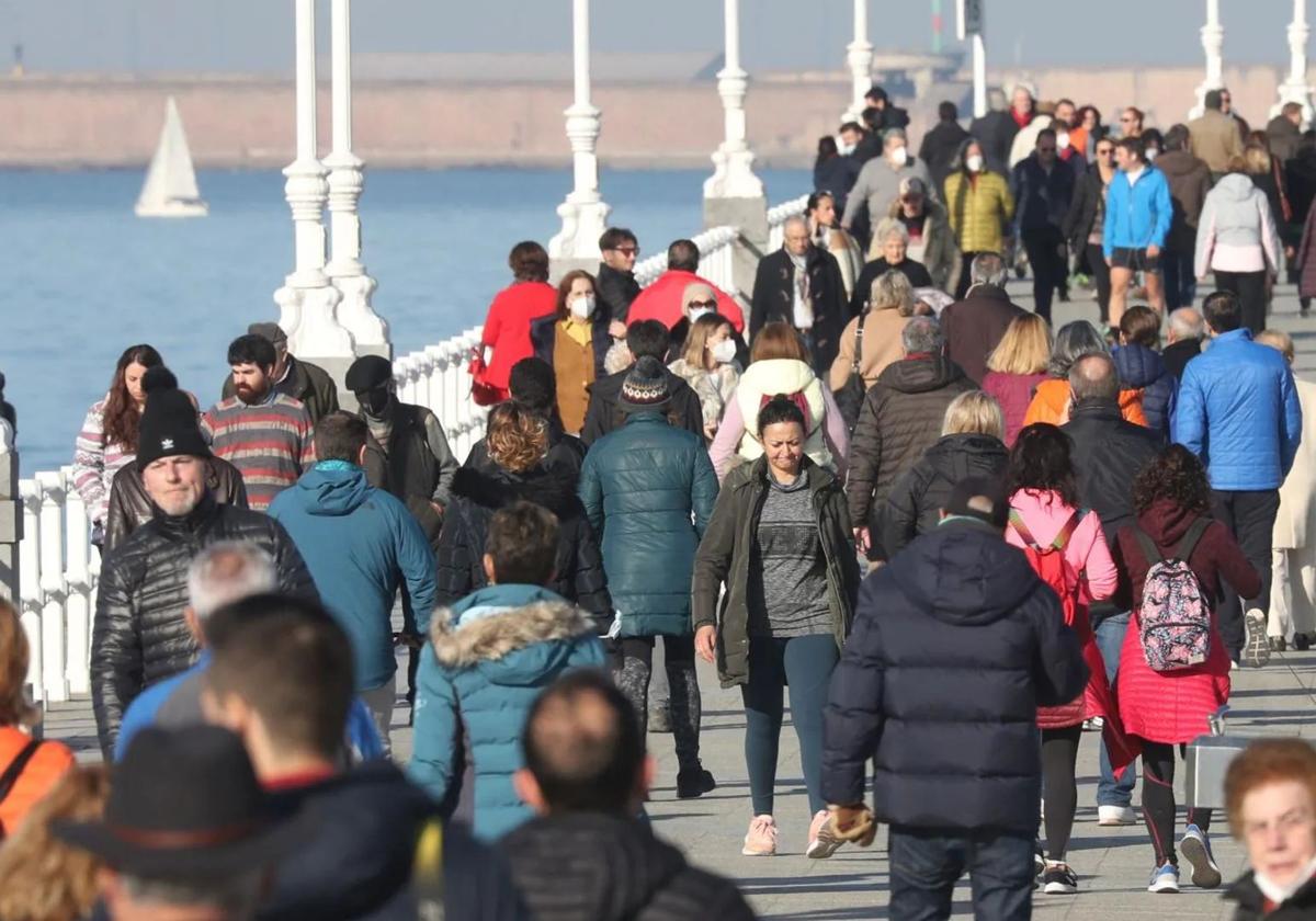 Asturias acogió a 14.403 extranjeros en un año y es la segunda región que más españoles recibió