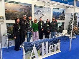 Apertura, ayer, de la feria de la nieve en Moreda, Nevaria.