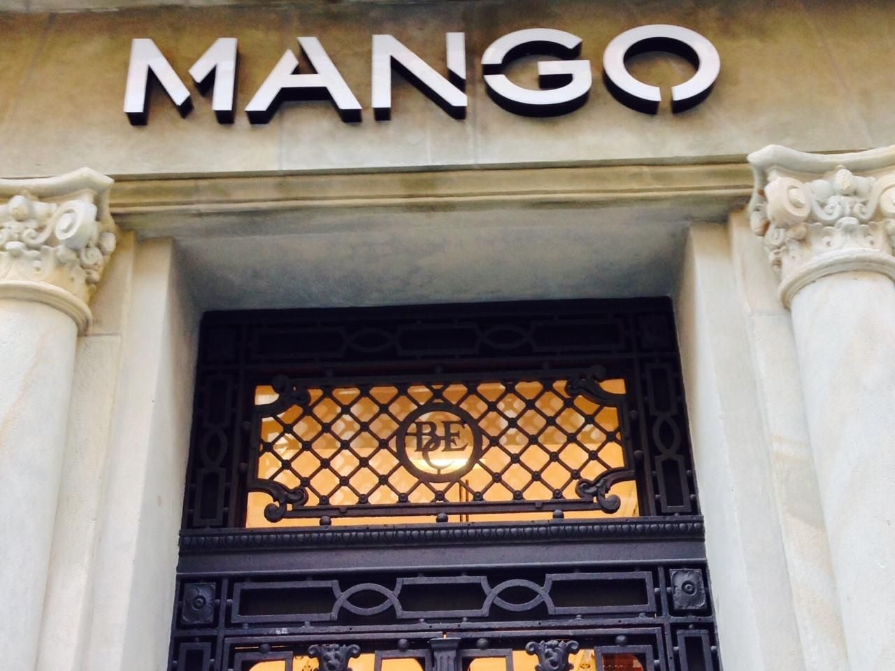 La tienda de Mango en la calle Corrida de Gijón.