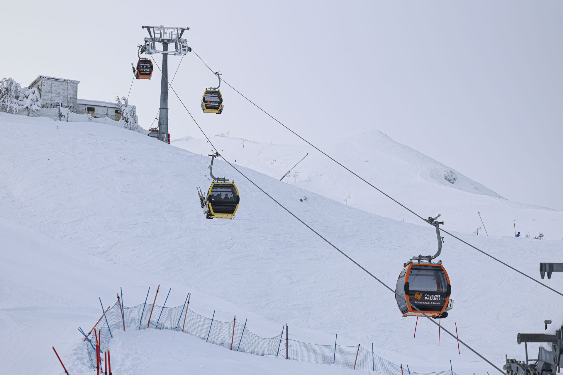 Llenazo en el primer fin de semana de esquí en Asturias