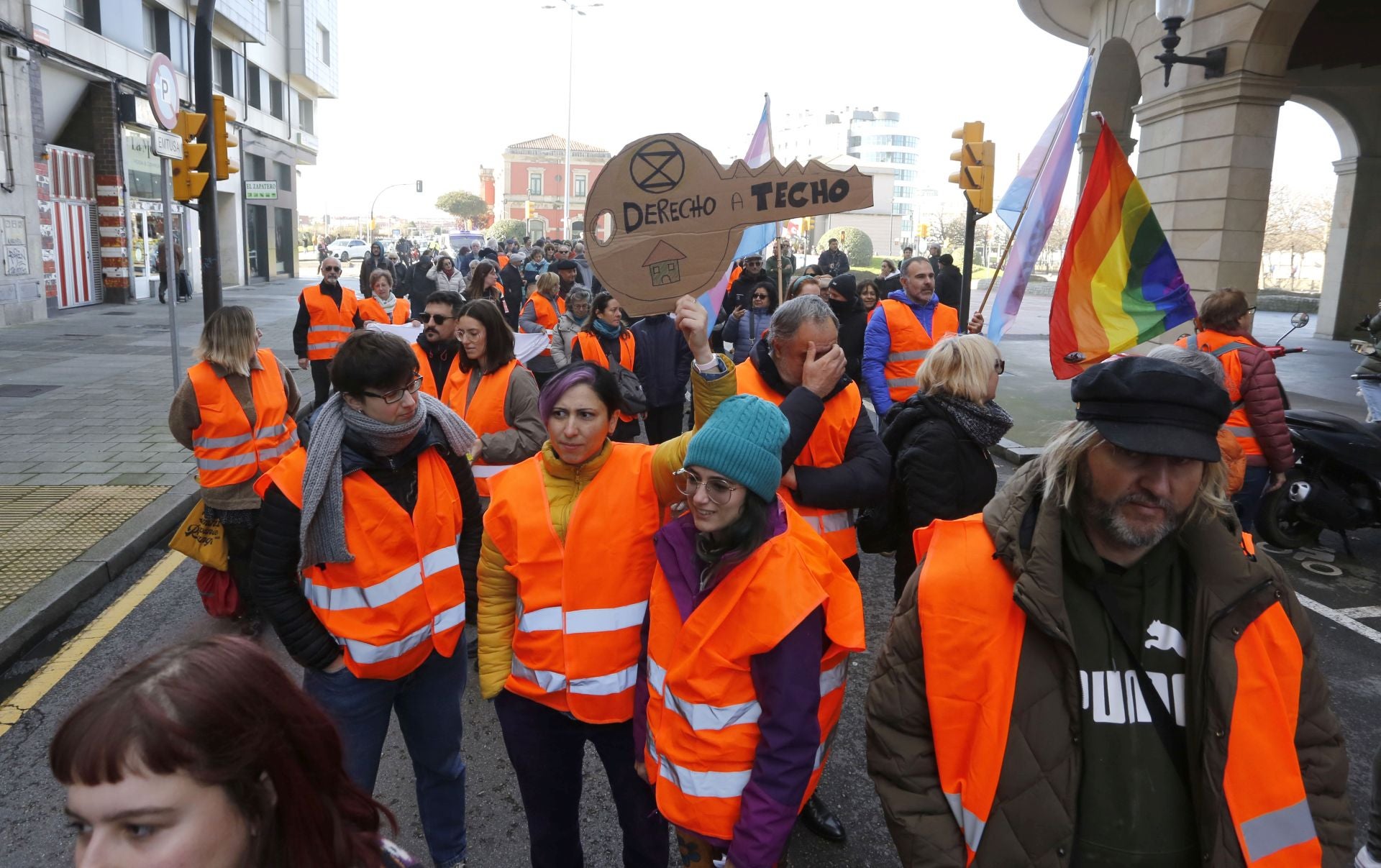 Gijón sale a la calle para reclamar el «derecho a techo»