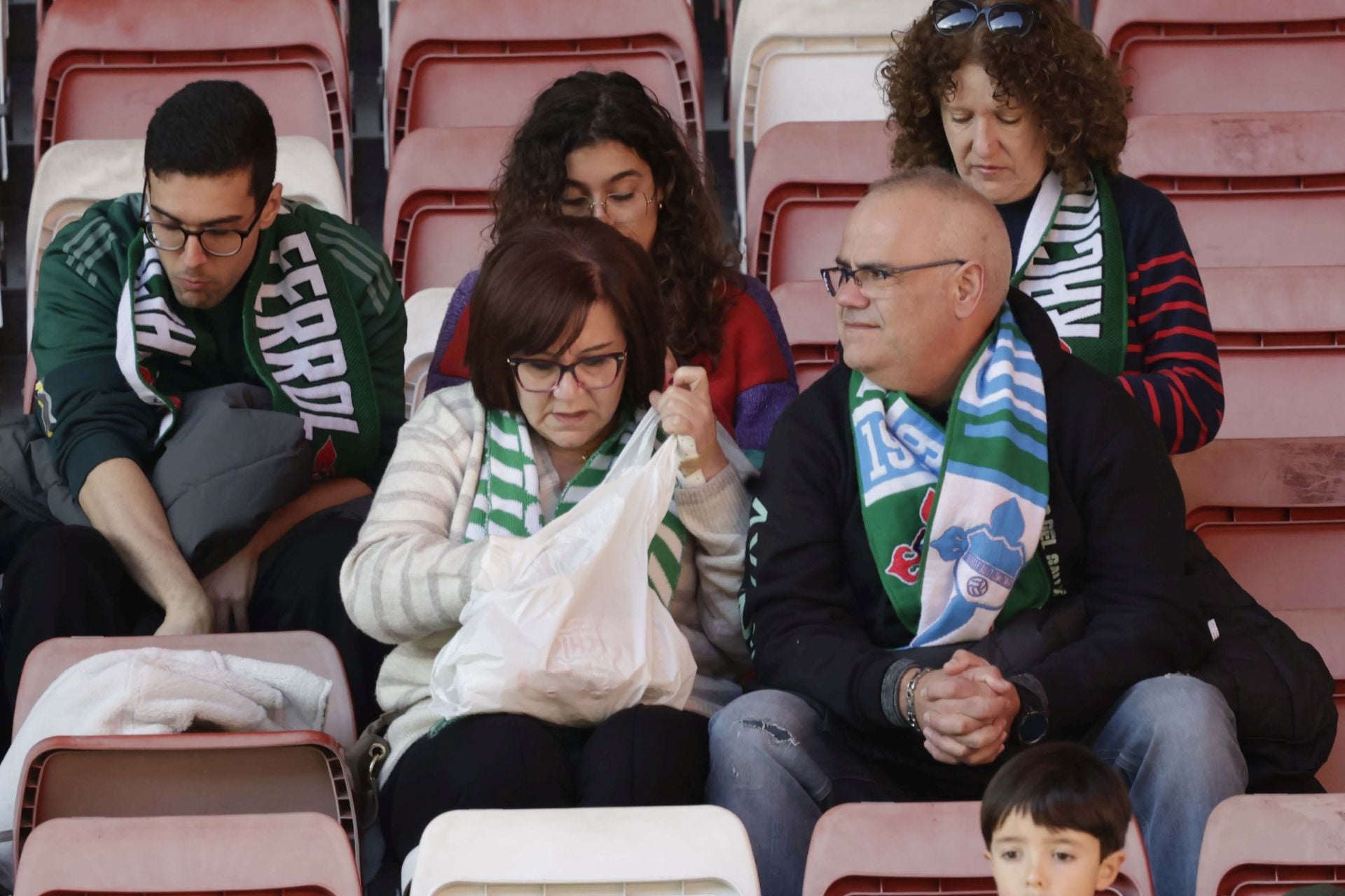 ¿Estuviste en el Sporting de Gijón - Racing de Ferrol? ¡Búscate en las fotos!