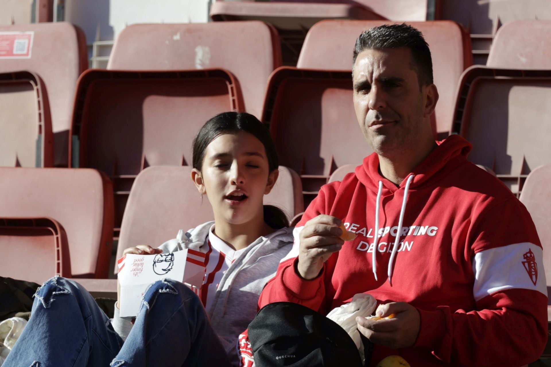 ¿Estuviste en el Sporting de Gijón - Racing de Ferrol? ¡Búscate en las fotos!