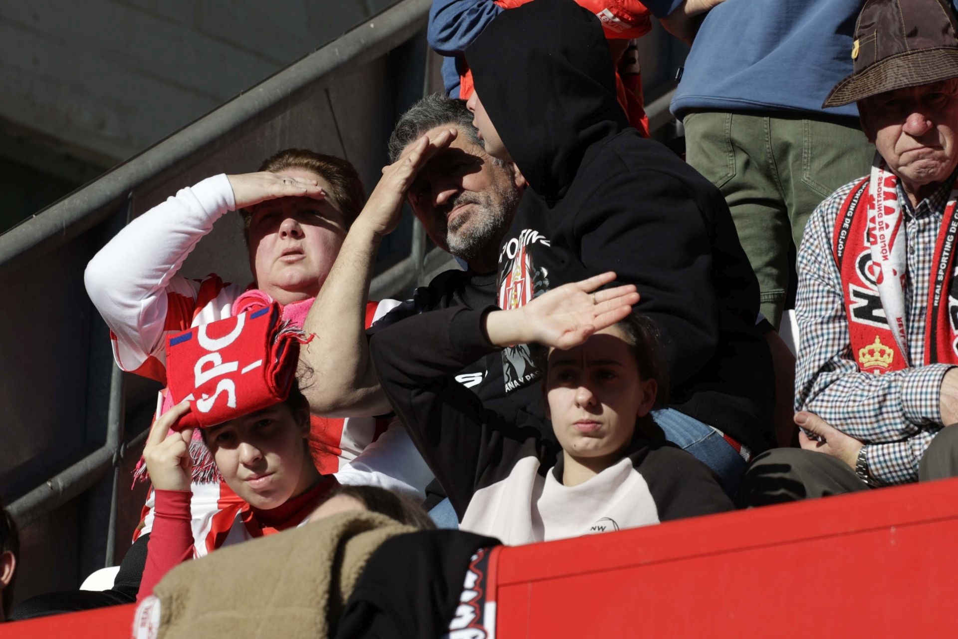 ¿Estuviste en el Sporting de Gijón - Racing de Ferrol? ¡Búscate en las fotos!