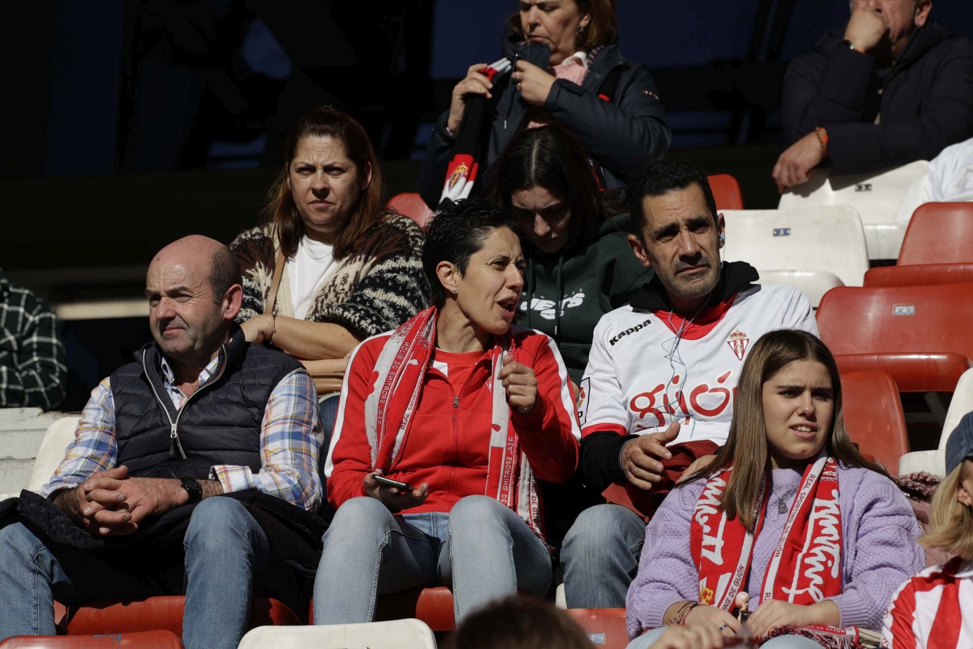 ¿Estuviste en el Sporting de Gijón - Racing de Ferrol? ¡Búscate en las fotos!