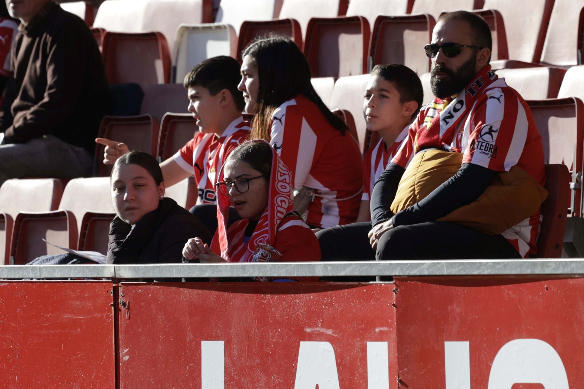 ¿Estuviste en el Sporting de Gijón - Racing de Ferrol? ¡Búscate en las fotos!