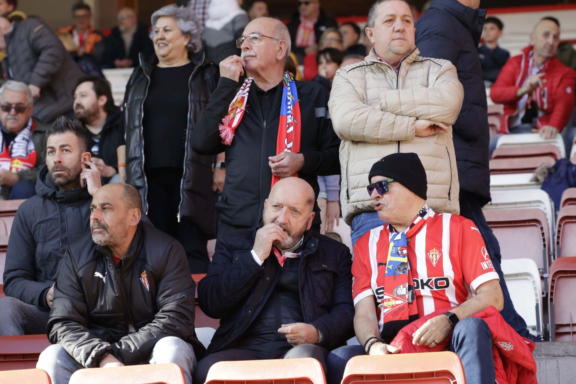 ¿Estuviste en el Sporting de Gijón - Racing de Ferrol? ¡Búscate en las fotos!